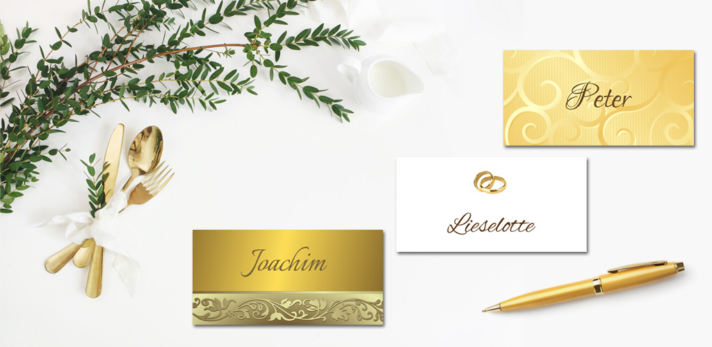 Tischkarten Goldene Hochzeit Tisch mit goldenem Besteck, Tischkarten und goldenem Stift