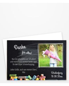 Schulanfang Dankeskarte im Tafeldesign mit bunten Kreidestückchen, Text und eigenem Foto.