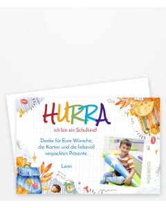 Fröhliche Dankeskarte zum Schulanfang mit großem Hurra und gezeichnetem Schulzeugs