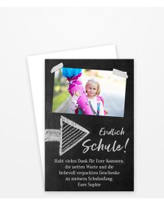 Schulanfang Dankeskarte mit Kreidepfeil, Foto und Text.